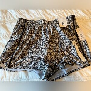 NWT Xersion Athletic Black/White Exercise Shorts w/Panty, Size Large